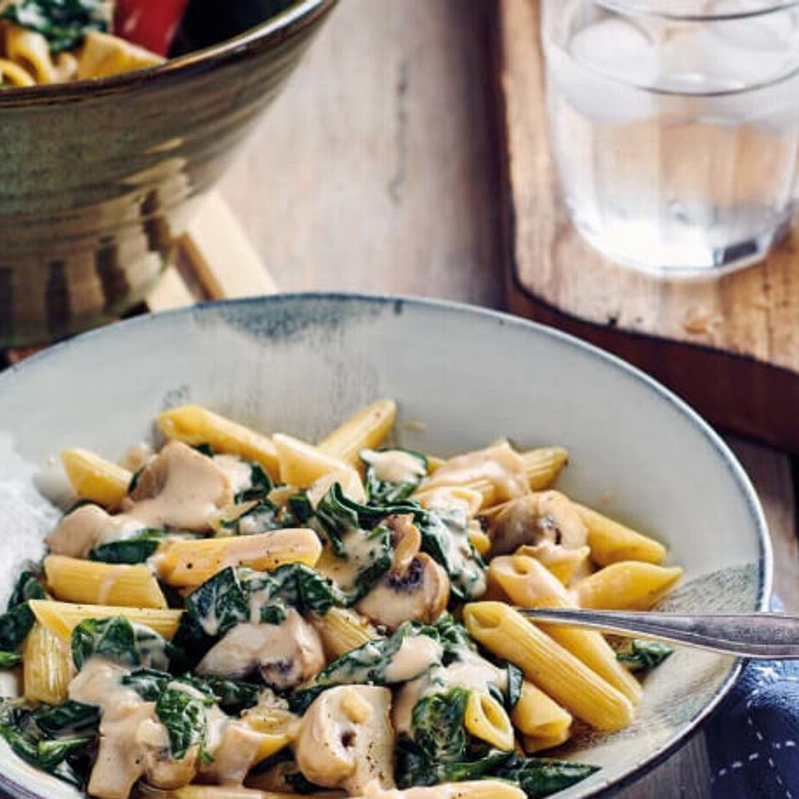 One Pot Pasta mit Spinat und Champignons