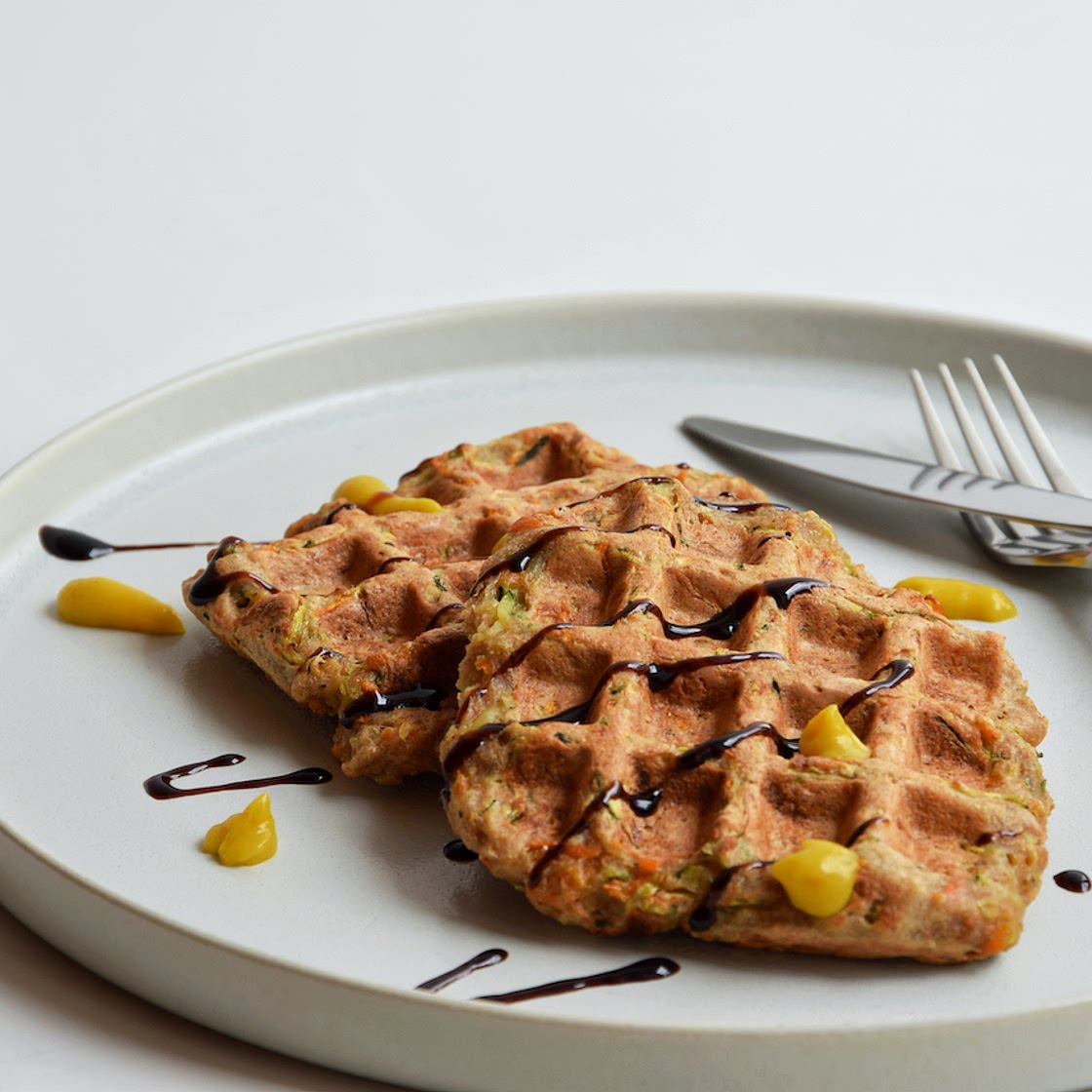 Herzhaft gefüllte Gemüsewaffeln