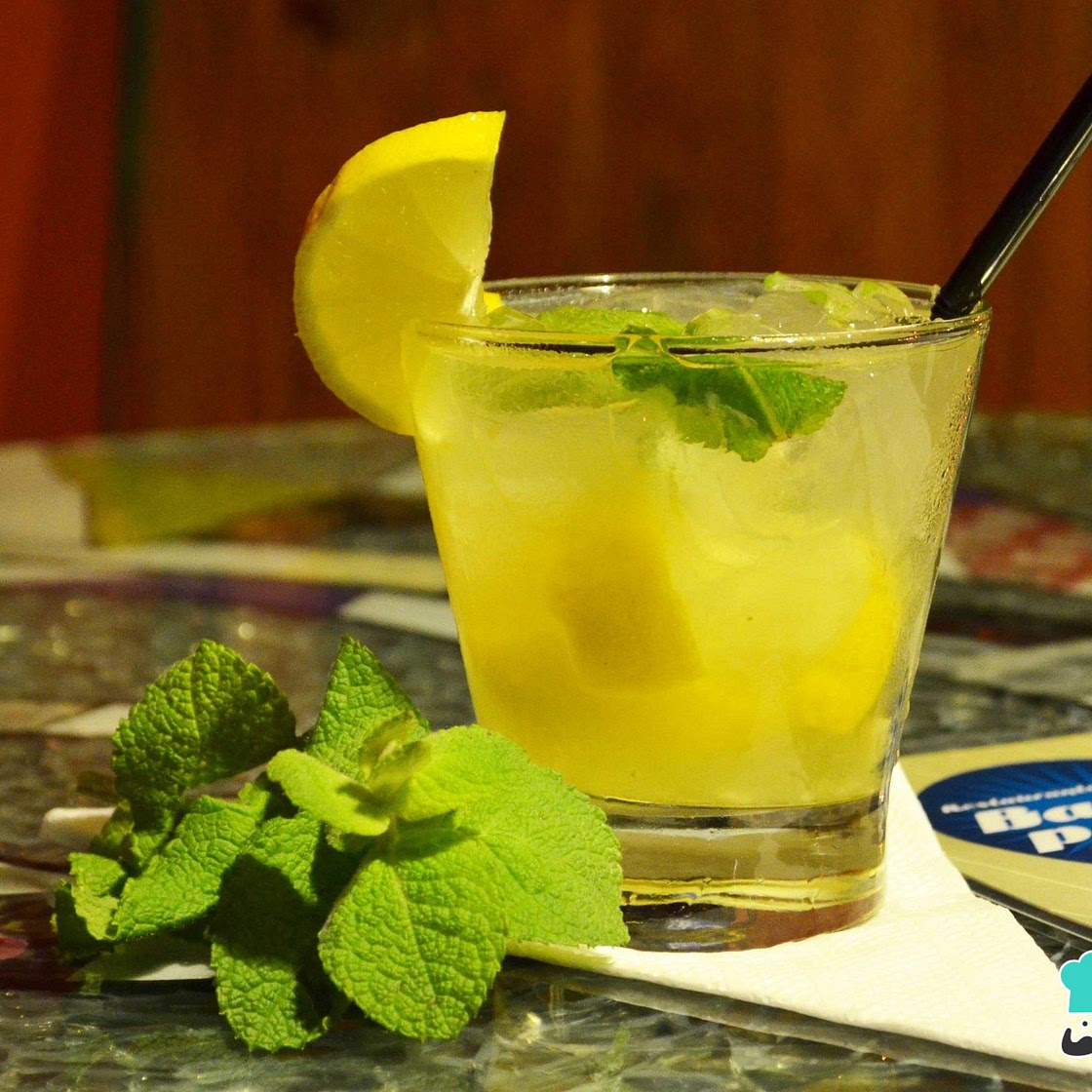 Caipirinha com limão siciliano