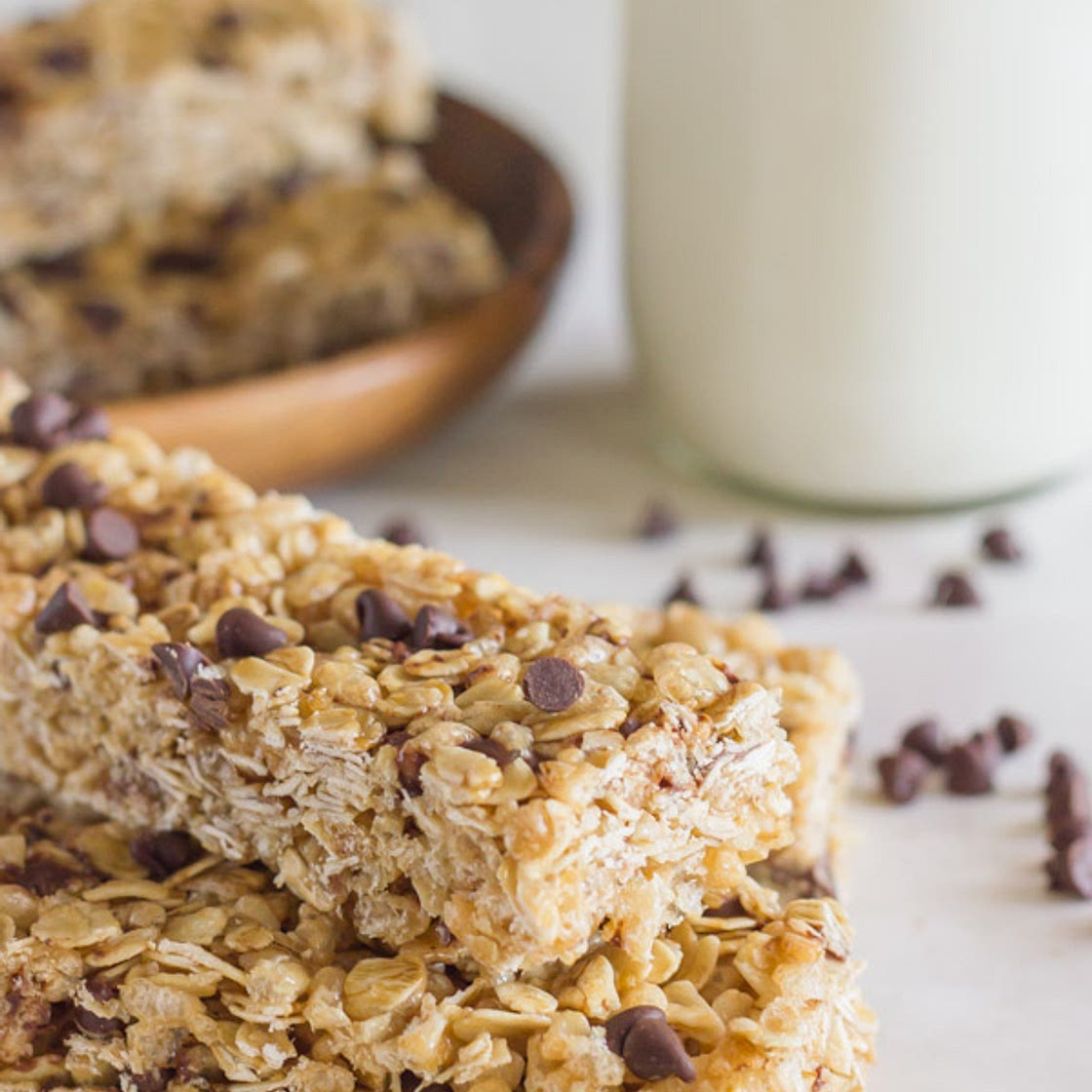 Chewy Chocolate Chip Granola Bars {Copycat Quaker}