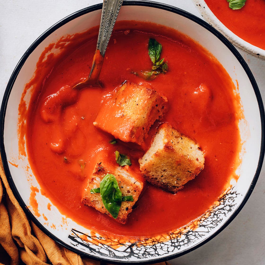 Easy 1-Pot Tomato Soup (Vegan)