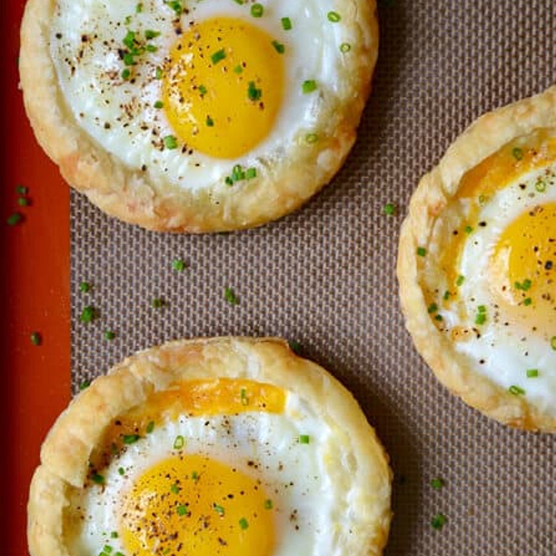 Cheesy Puff Pastry Baked Eggs