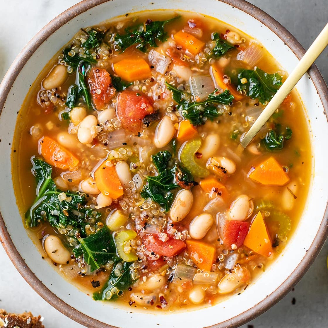 KALE, QUINOA & WHITE BEAN SOUP