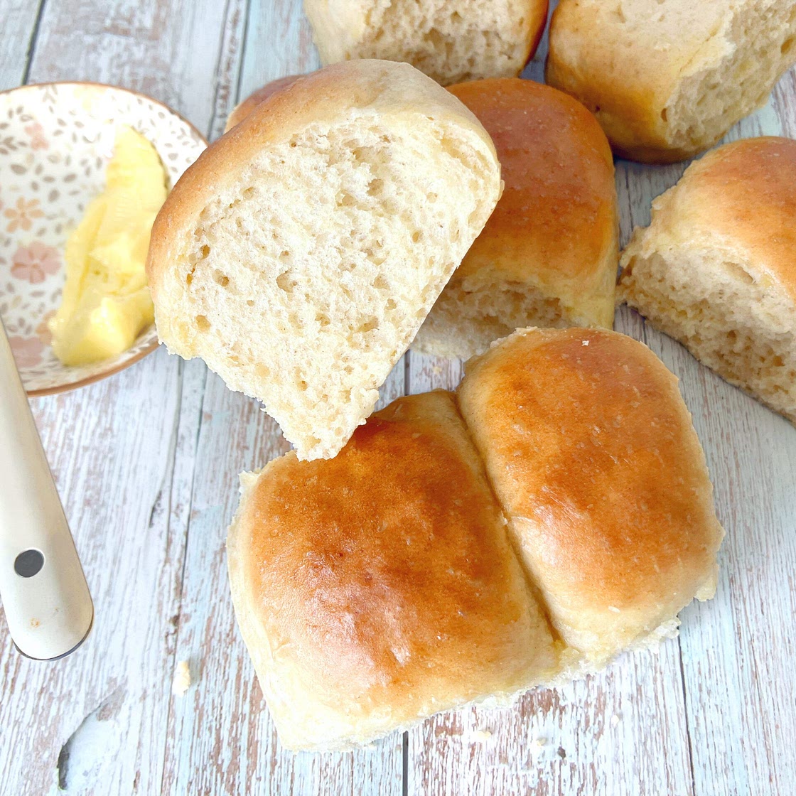 One Hour Spelt Dinner Rolls