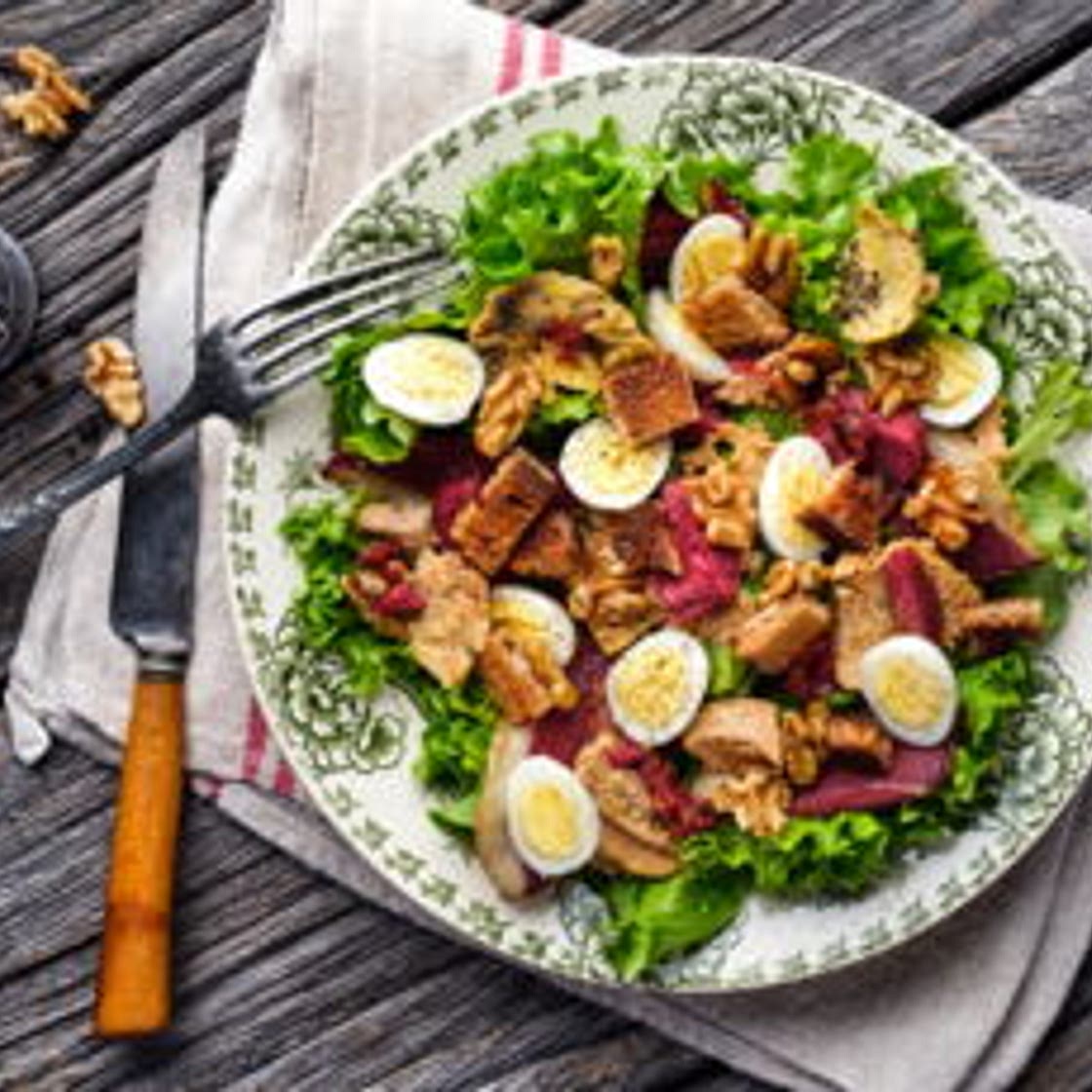 Salade composée de gésiers noix et œufs de caille