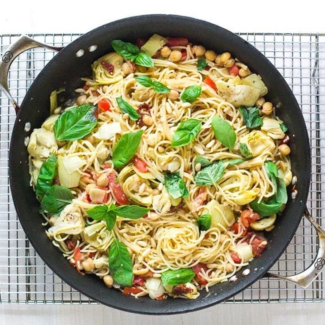 Low FODMAP Pasta With Sun-Dried Tomatoes, Chickpeas & Artichokes