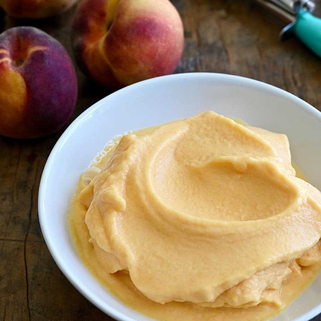 5-Minute Healthy Peach Frozen Yogurt