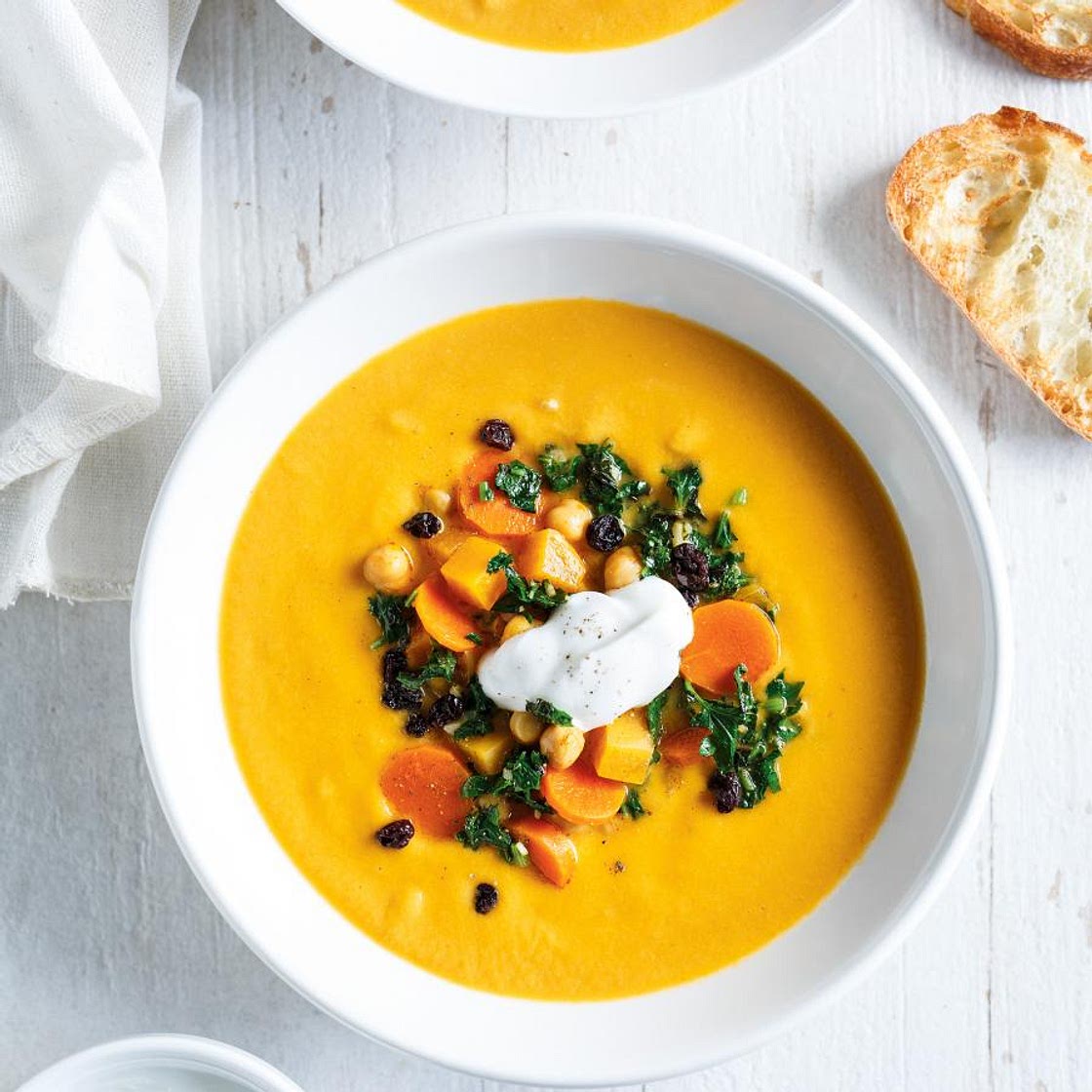 Soupe-repas aux légumes et aux pois chiches