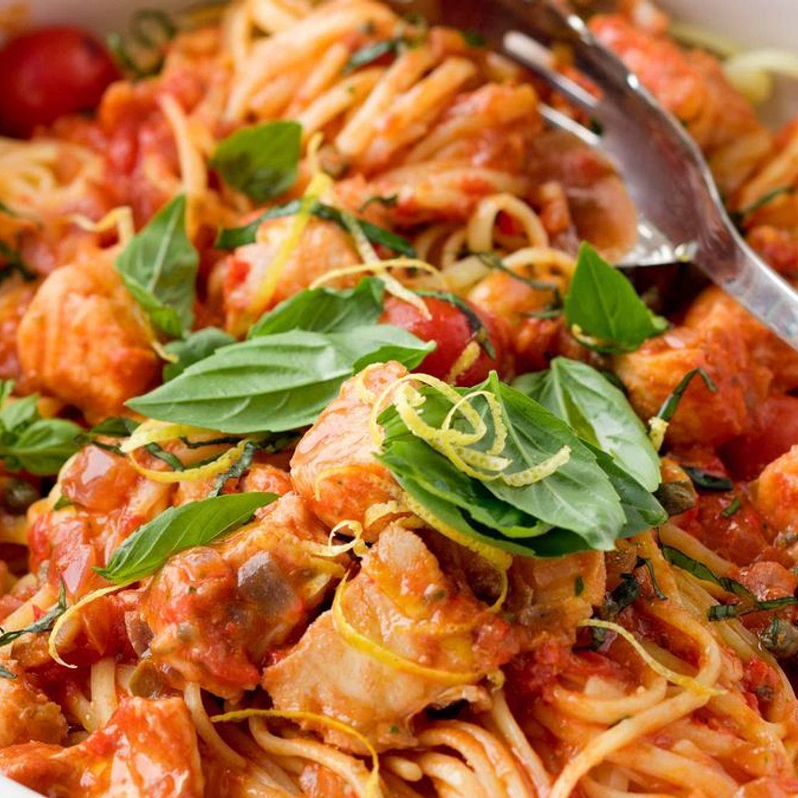 Linguine with tomato, fish, capers & basil