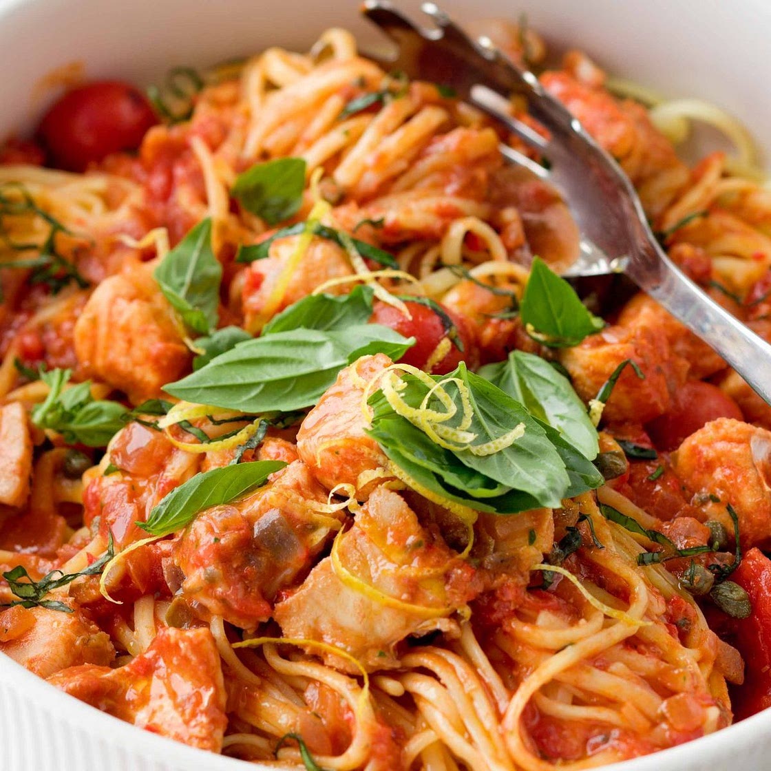 Linguine with tomato, fish, capers & basil