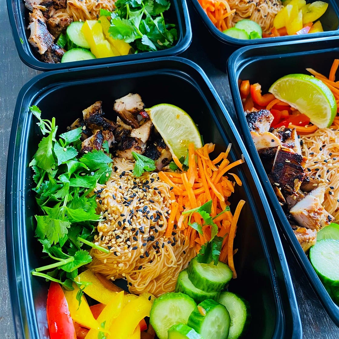 Sriracha Peanut Chicken Noodle Bowls