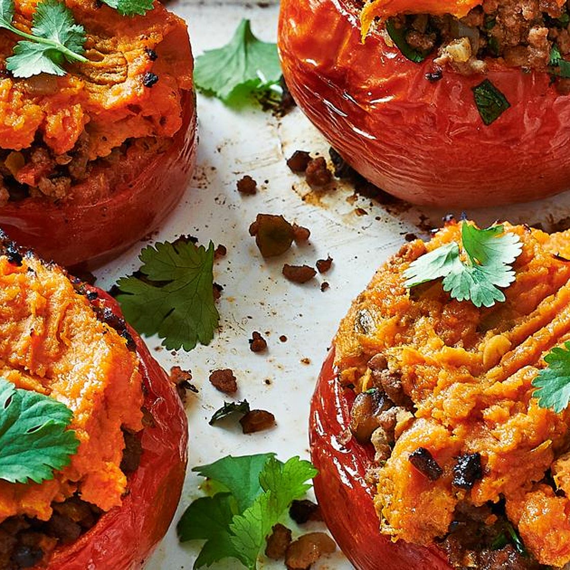Moroccan minced beef-stuffed tomatoes