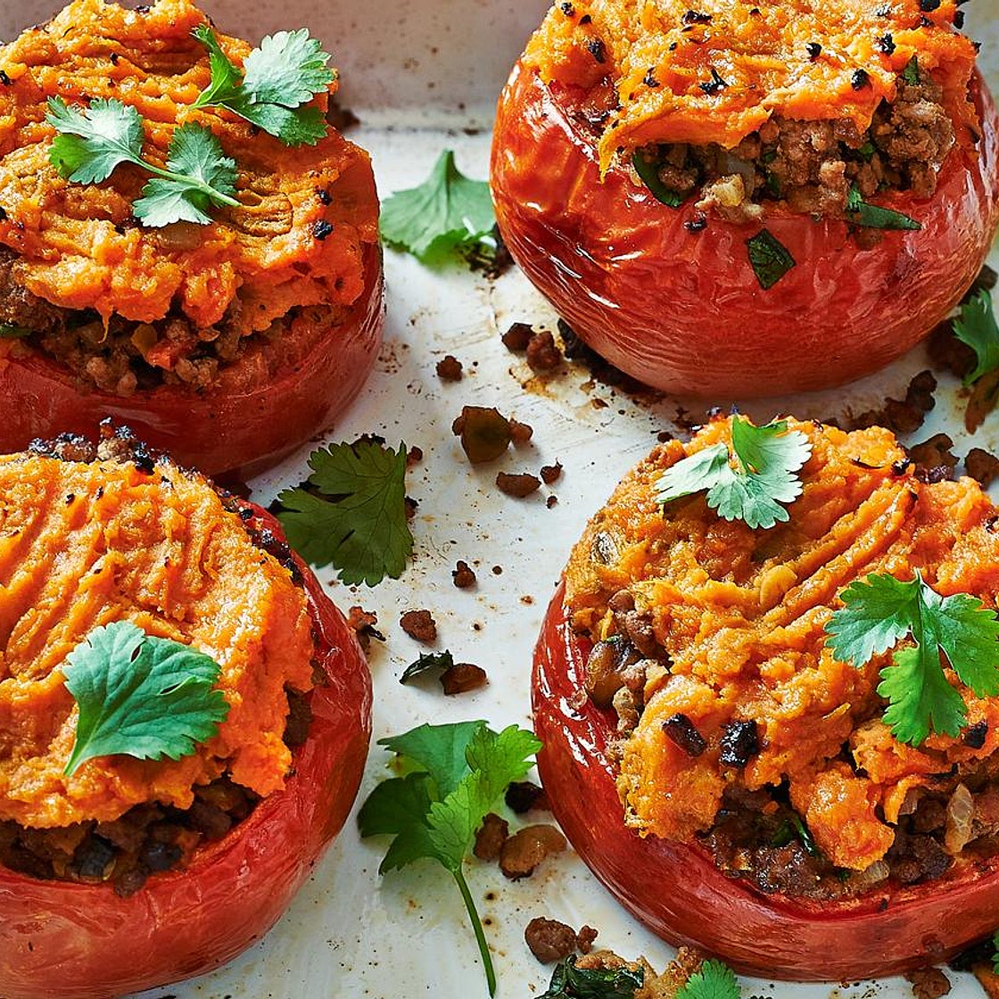 Moroccan minced beef-stuffed tomatoes