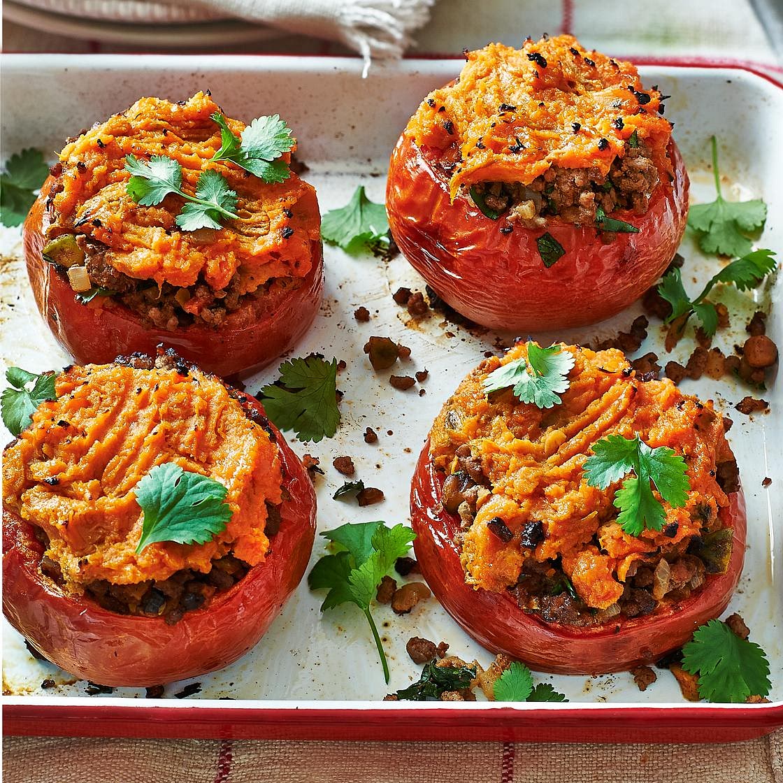 Moroccan minced beef-stuffed tomatoes