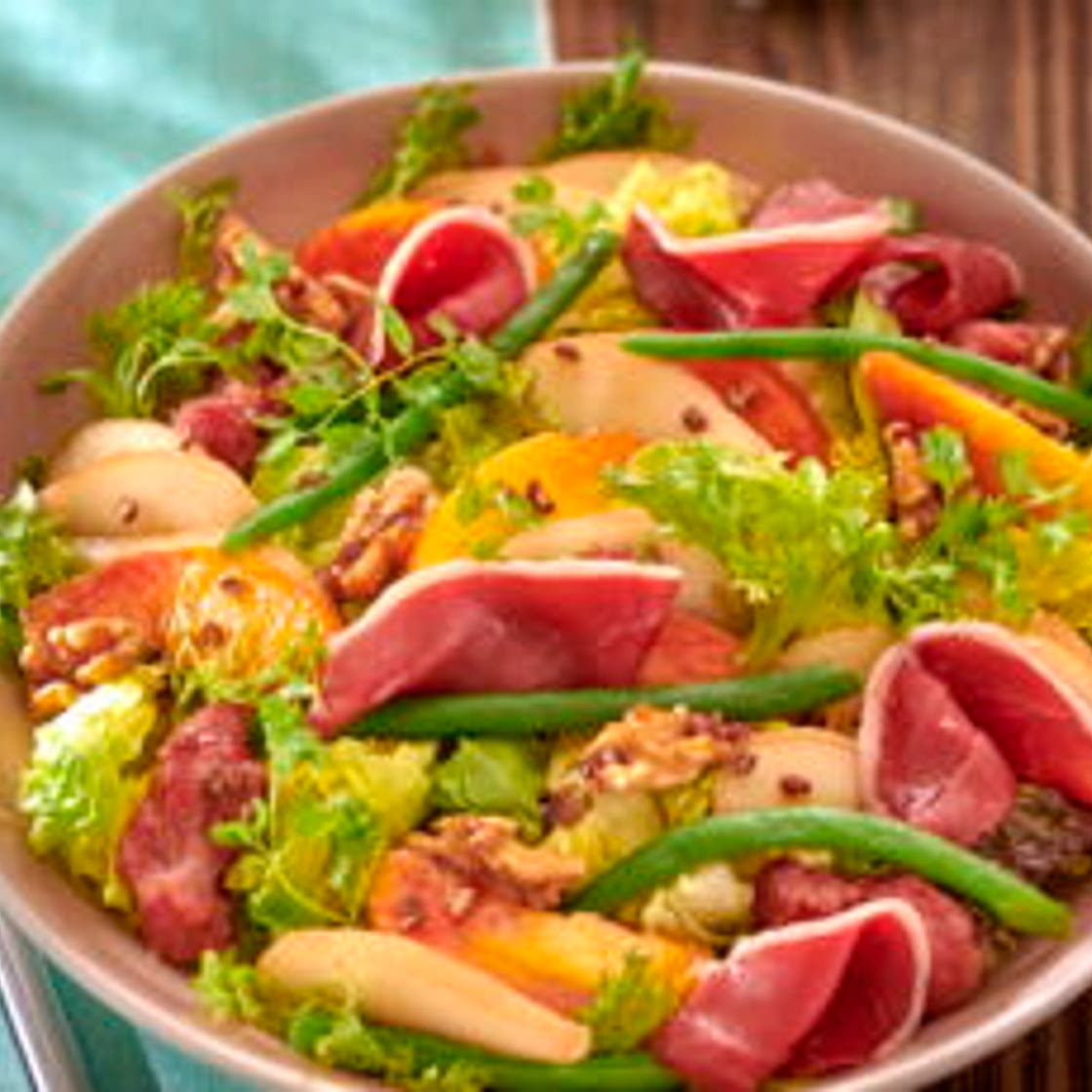 Assiette du Sud-Ouest aux poires et magret fumé