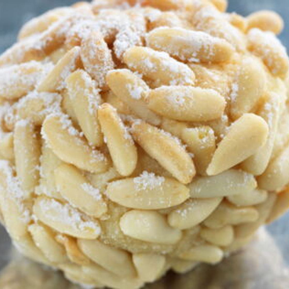 Pâtisserie algérienne aux pignons de pin