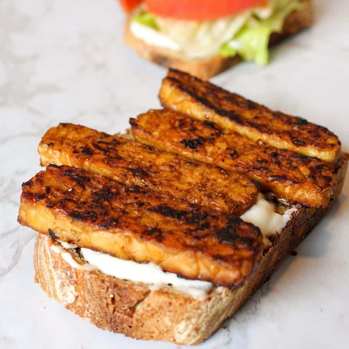 Smoky tempeh bacon