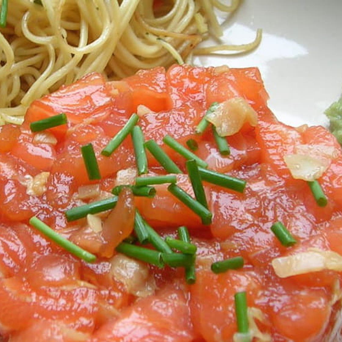 Tartare de saumon comme un sashimi