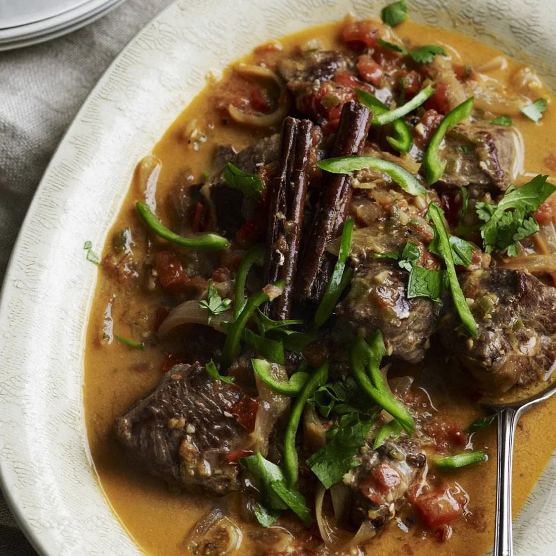 Hot-peppered lamb curry