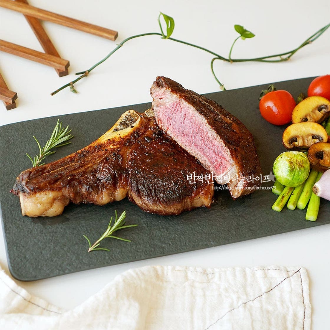 토마호크 스테이크 굽기 집에서 미디엄 레어 소고기 스테이크 맛있게 굽는법 시즈닝