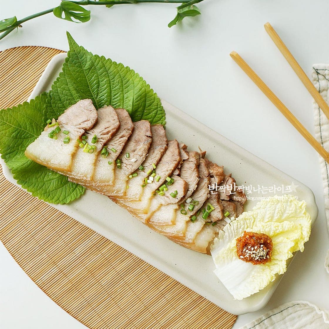 무수분 돼지 수육 맛있게 삶는법 돼지고기 앞다리살 수육 삶기