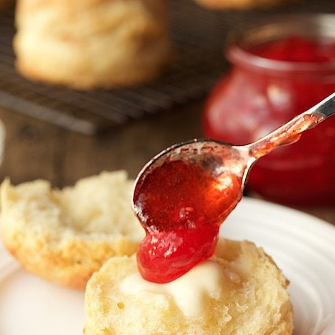 Ridiculously Easy Buttermilk Biscuits