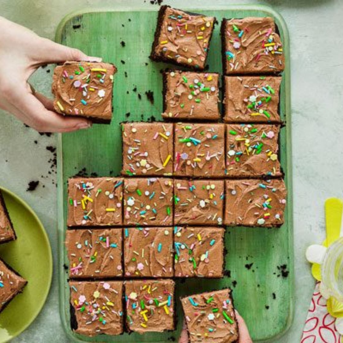Vegan chocolate party traybake