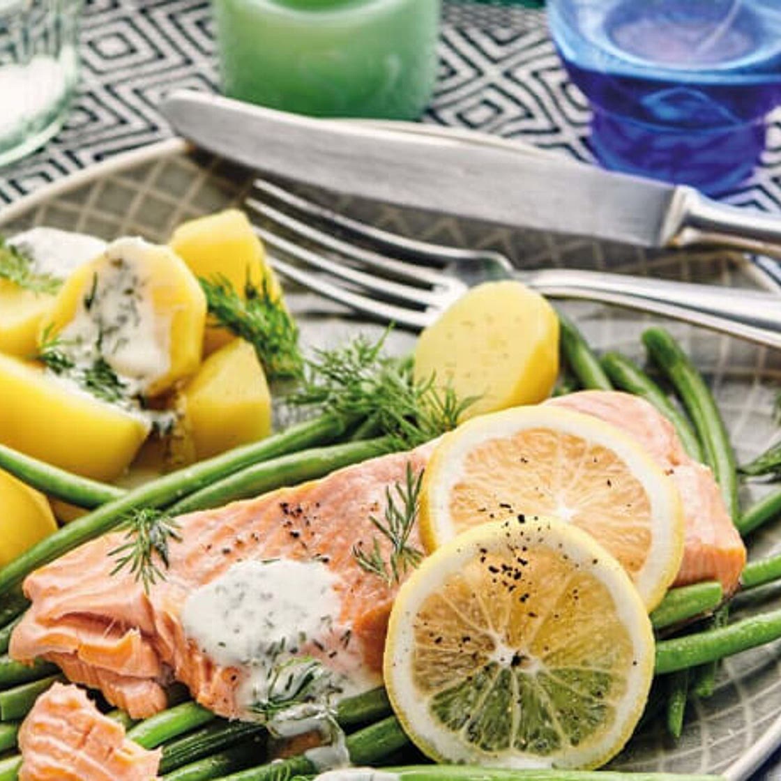 Lachsfilets mit Bohnen, Kartoffeln und Dillsauce