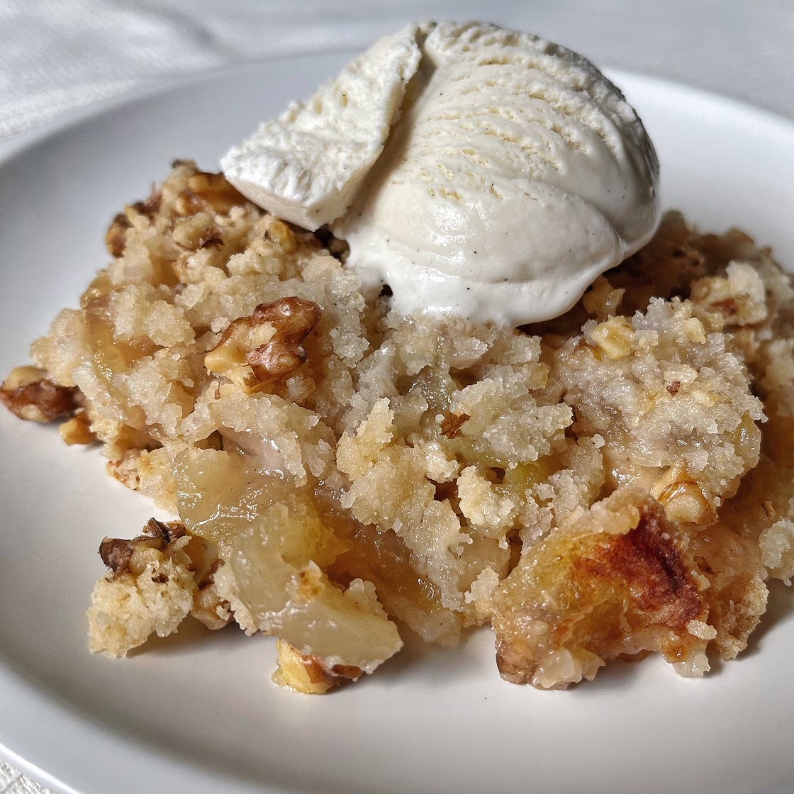 Apple Cobbler Dump Cake with Fresh Apples