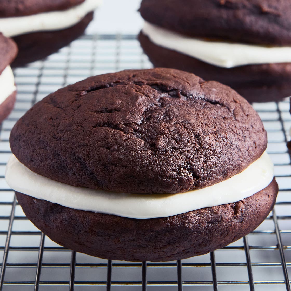 Whoopie Pies With Whipped Marshmallow Filling