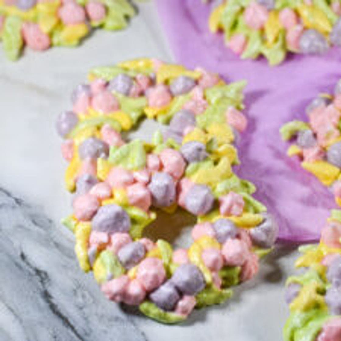 Floral Wreath Meringue Cookies