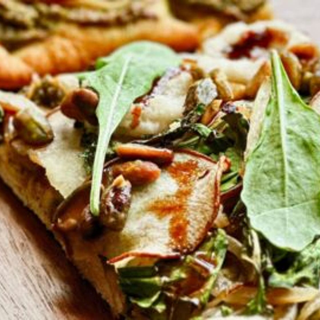 Pear and pistachio pizza