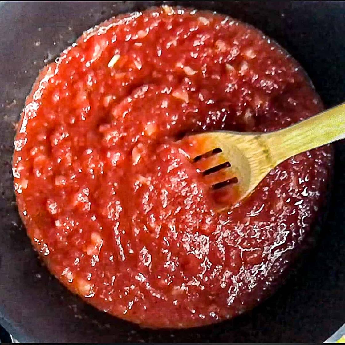 Homemade Pasta Sauce Recipe With Crushed Tomatoes (Sip Bite Go)