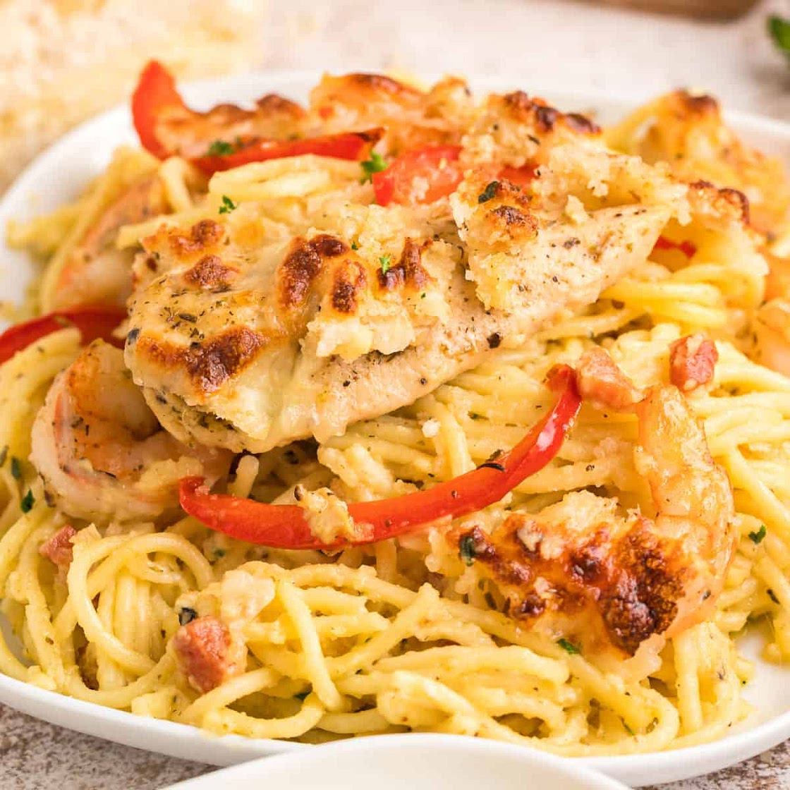 Copycat Olive Garden Chicken and Shrimp Carbonara