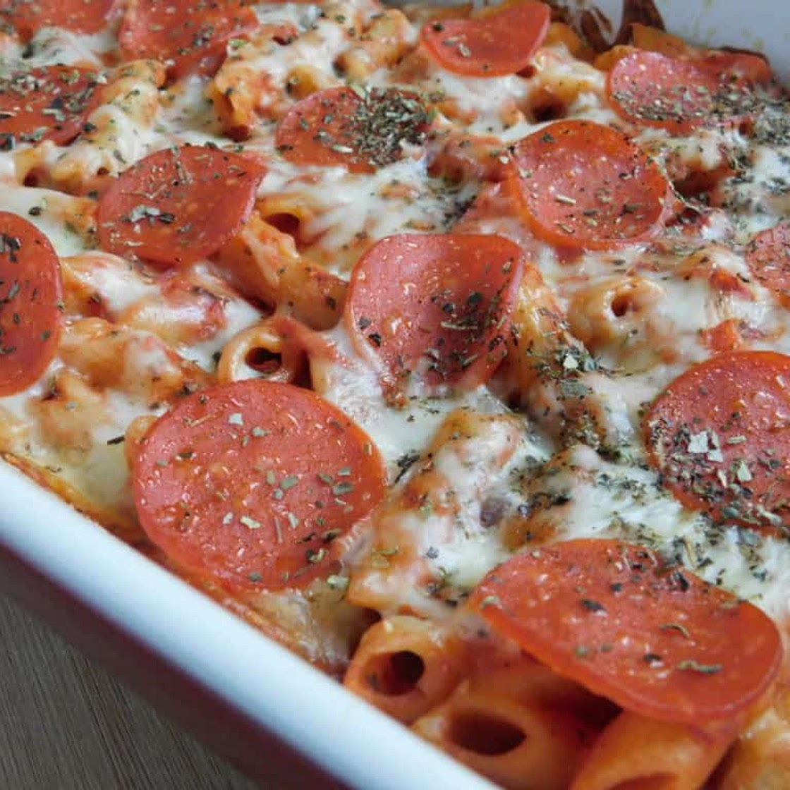 Pepperoni pizza pasta bake