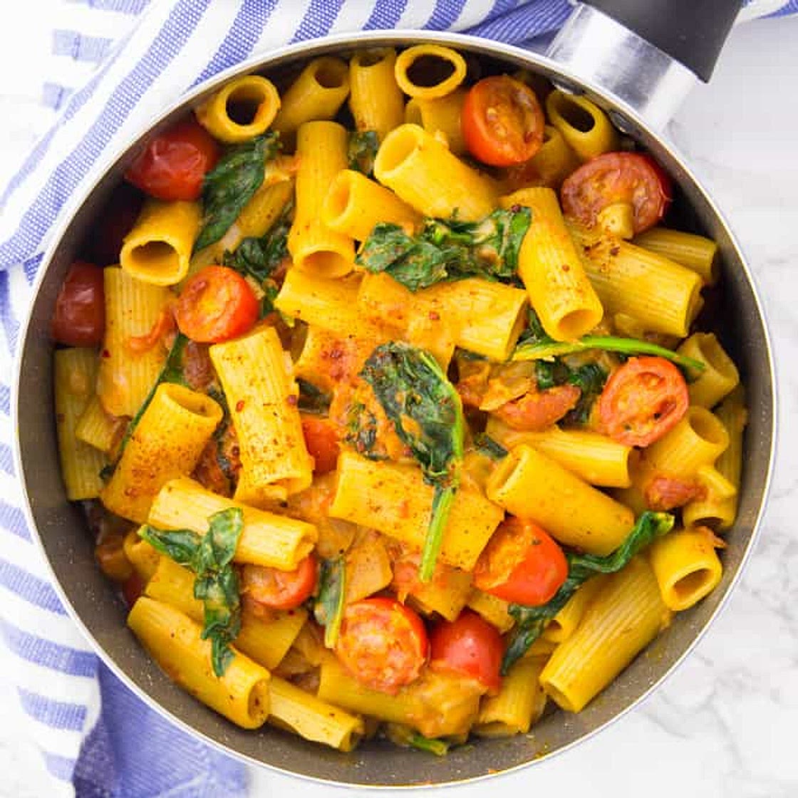 Vegan One Pot Pasta with Spinach and Tomatoes
