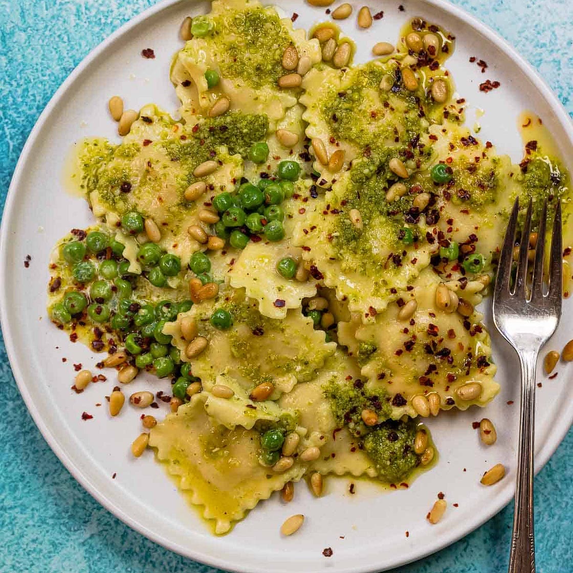 10-Minute Creamy Pesto Ravioli