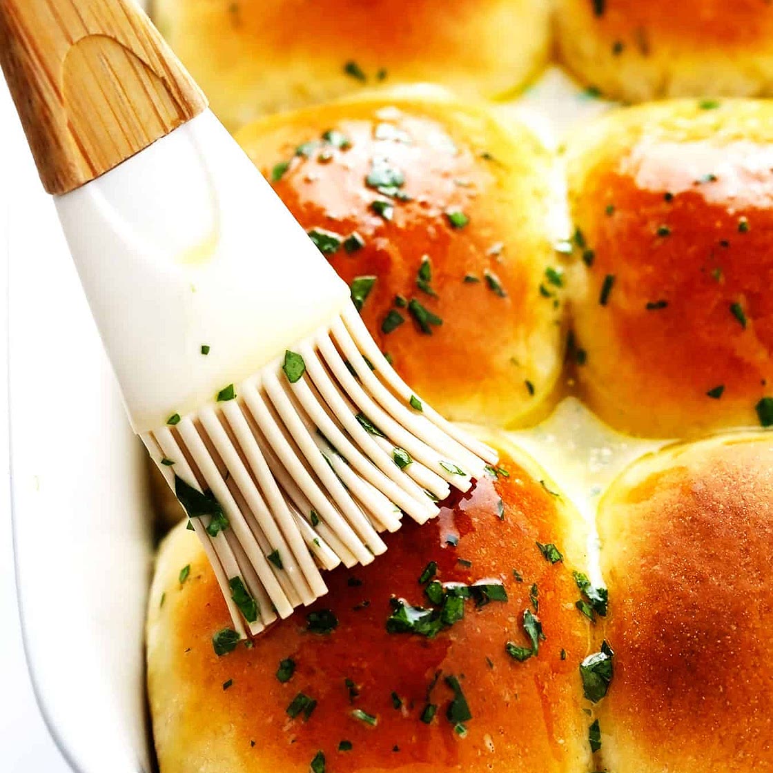 One Hour Rosemary Garlic Dinner Rolls