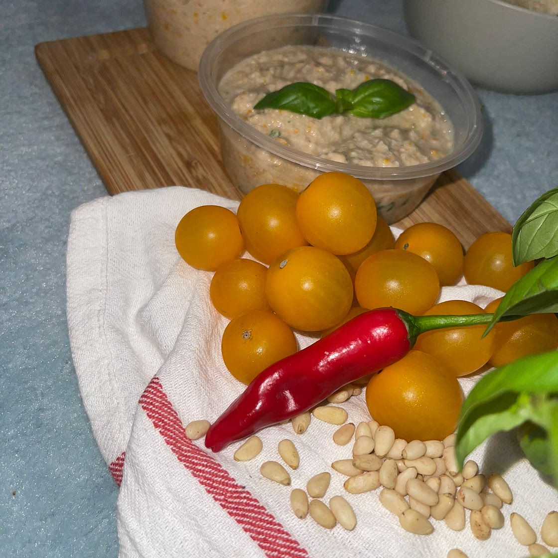 Fresh tomato pesto