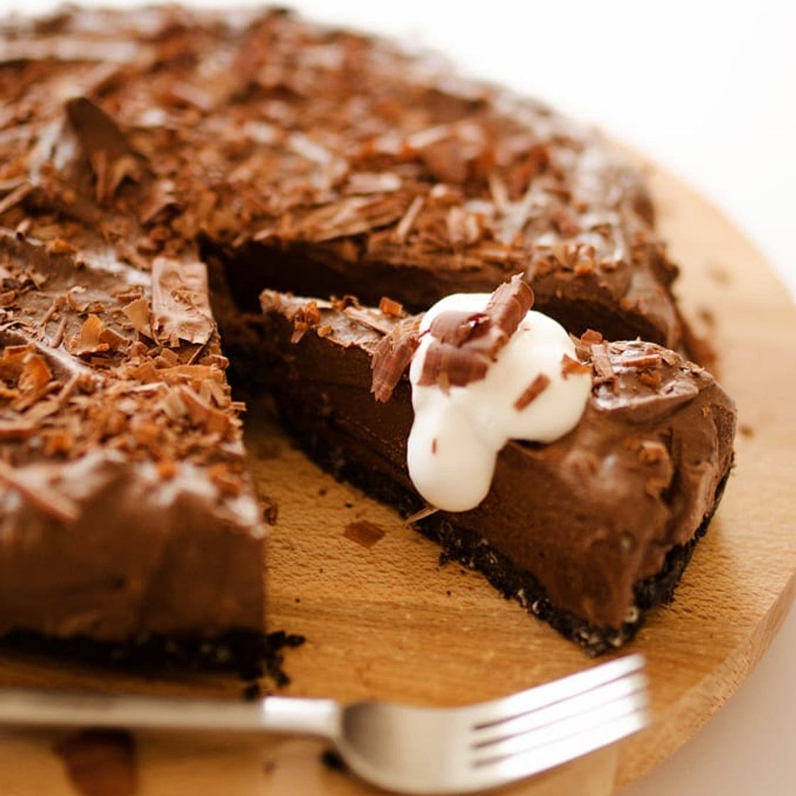 Avocado Chocolate Mousse Pie