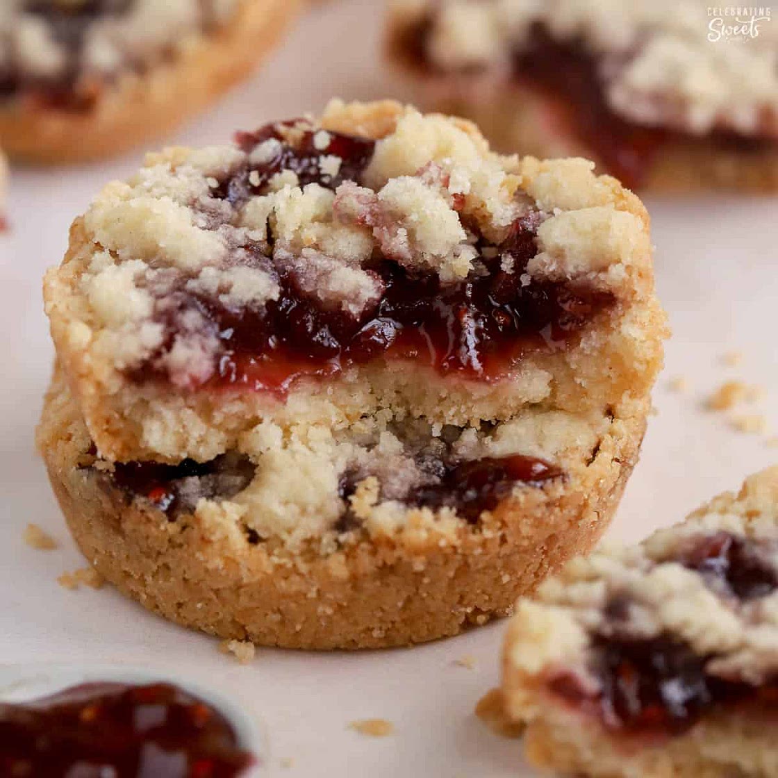 Raspberry Crumble Cookies