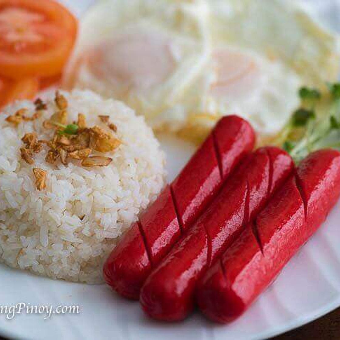 Hotsilog (Hotdog Sinangang at Itlog)