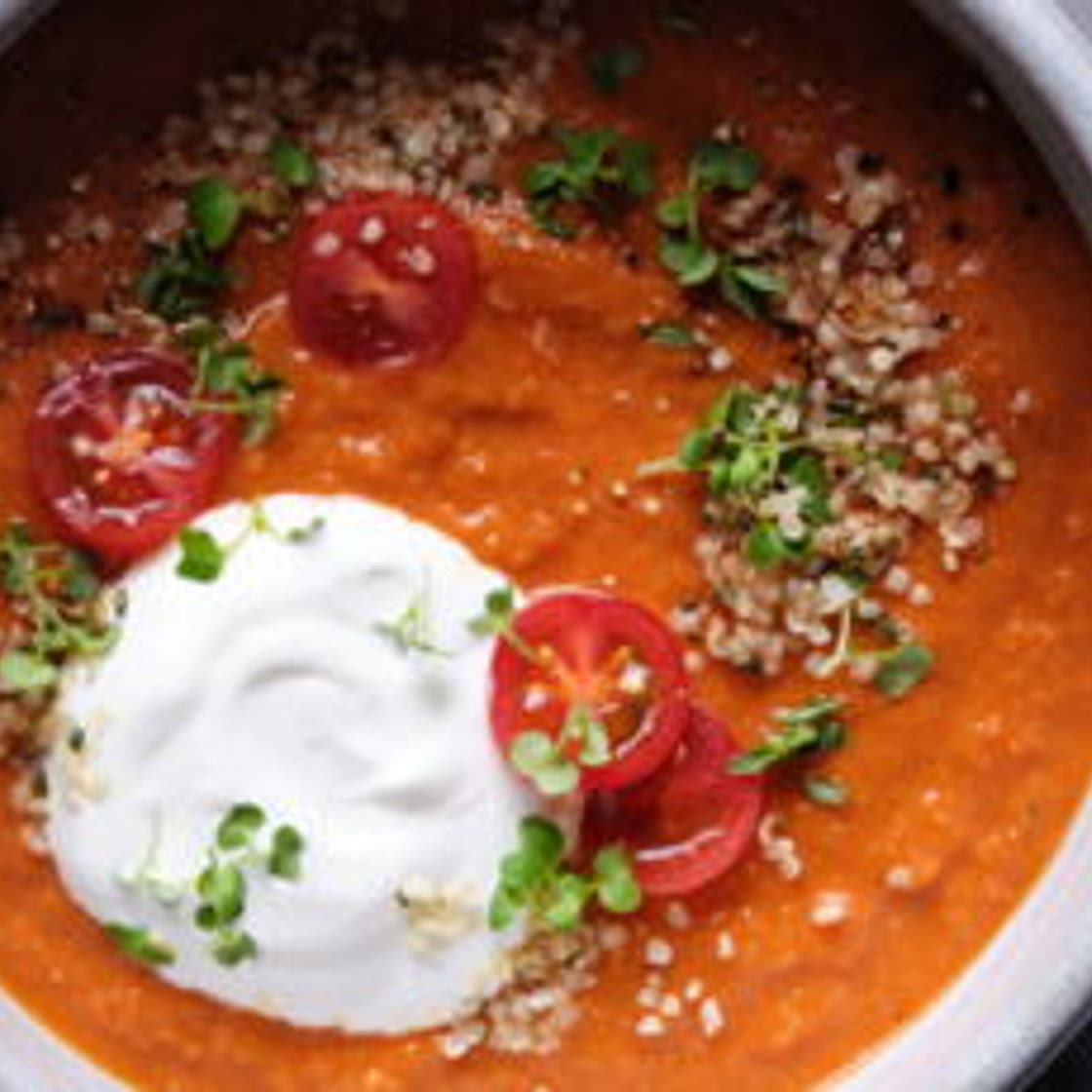 Soupe de poivrons rouges rôtis