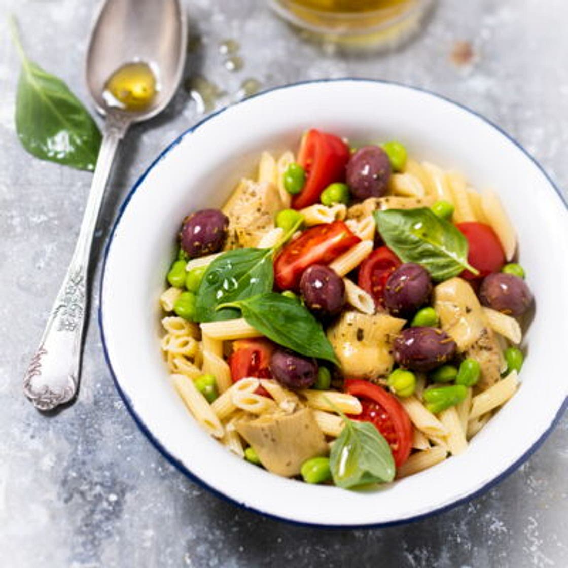 Salade de pâtes aux artichauts tomate févettes et olives