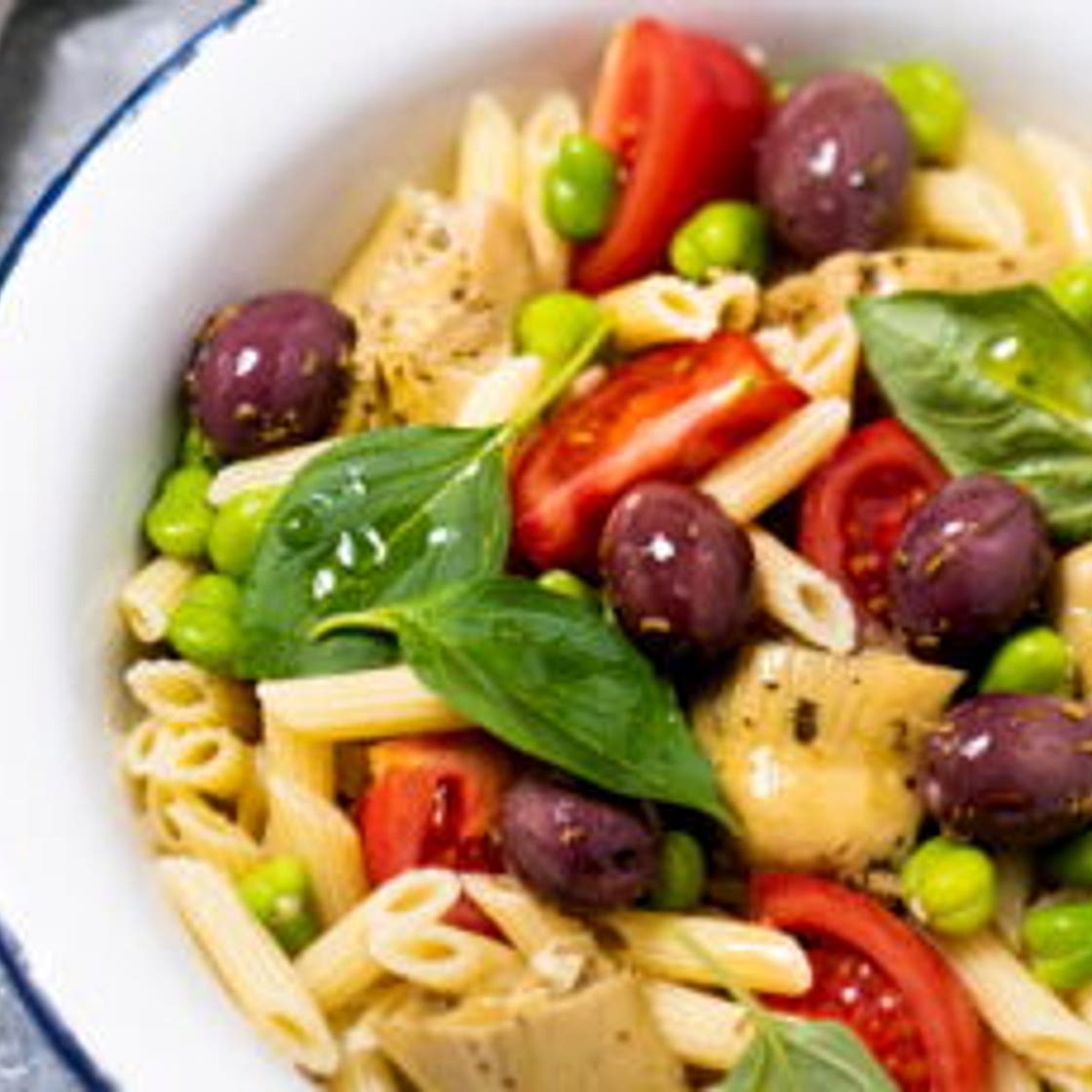 Salade de pâtes aux artichauts tomate févettes et olives