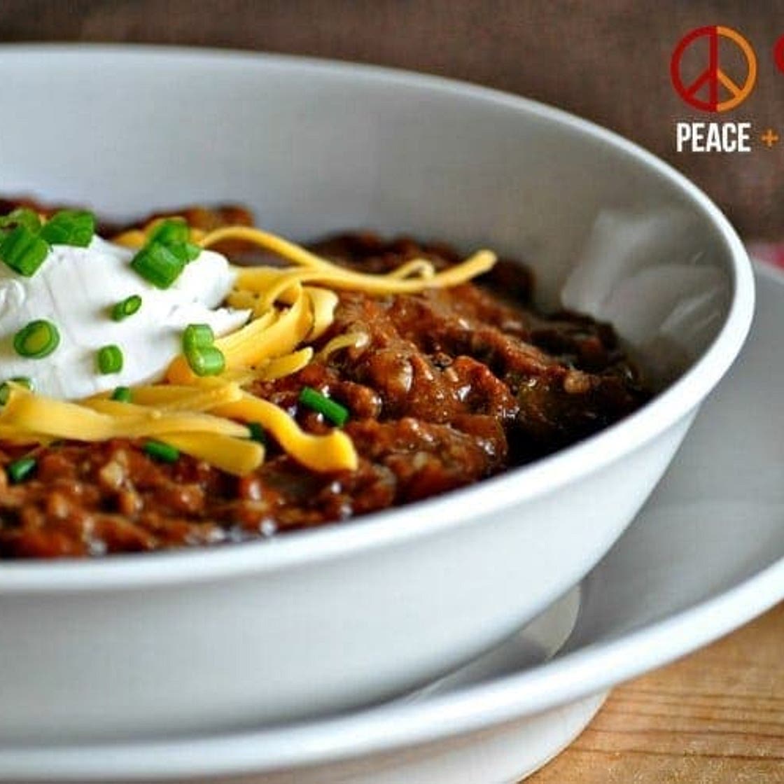 Slow Cooker Kickin’ Keto Chili