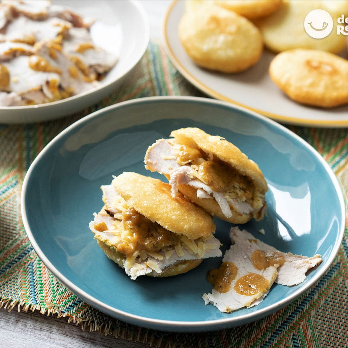 Arepas rumberas o arepas rellenas de pernil