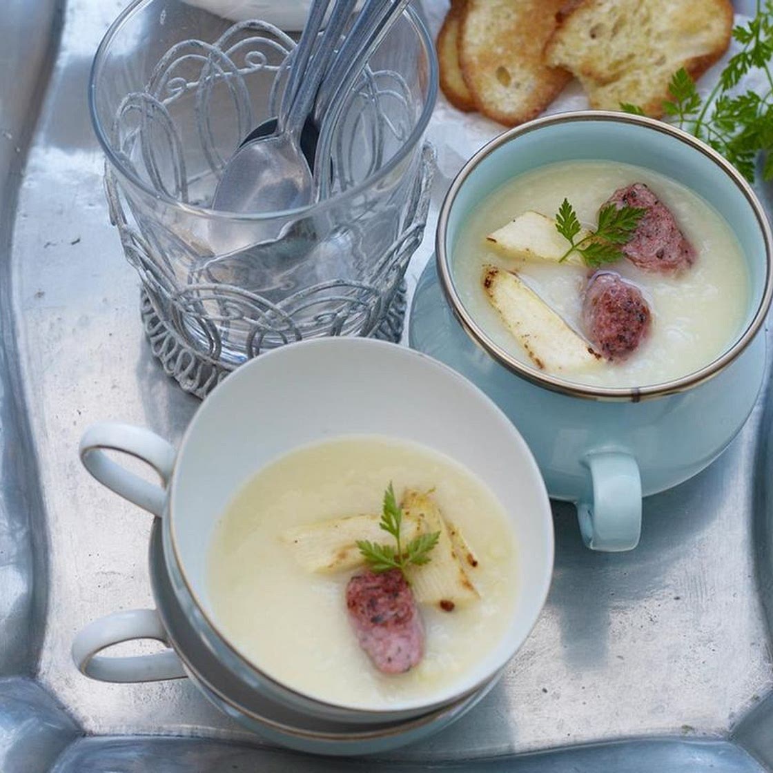 Spargelsuppe mit Merguez-Wurst