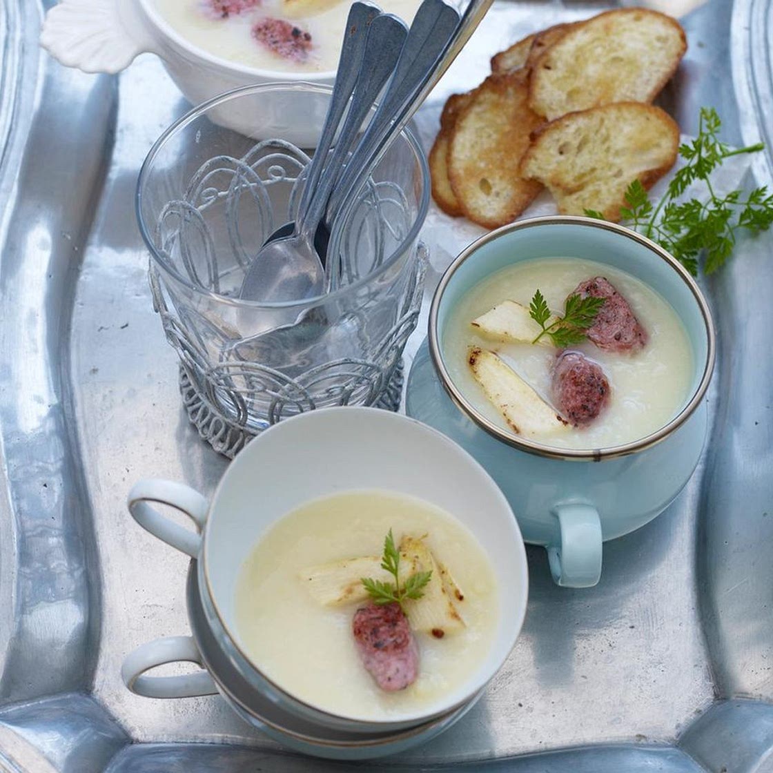 Spargelsuppe mit Merguez-Wurst
