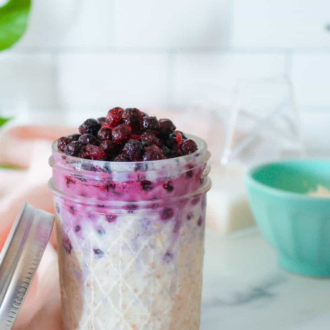 Blueberry Cheesecake Overnight Oats (Vegan)